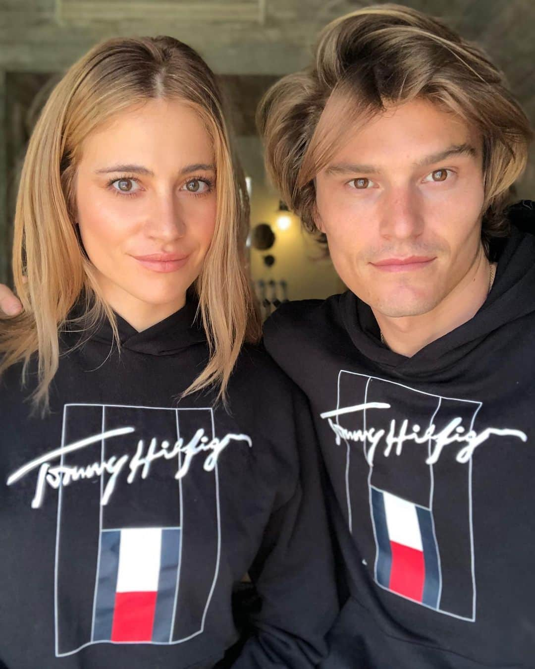 ピクシー・ロットさんのインスタグラム写真 - (ピクシー・ロットInstagram)「Together we create, together we care ❤️ 100 percent of all the proceeds of the co-creation hoodie goes to support local European Red Cross societies @tommyhilfiger #ad」7月9日 17時01分 - pixielott