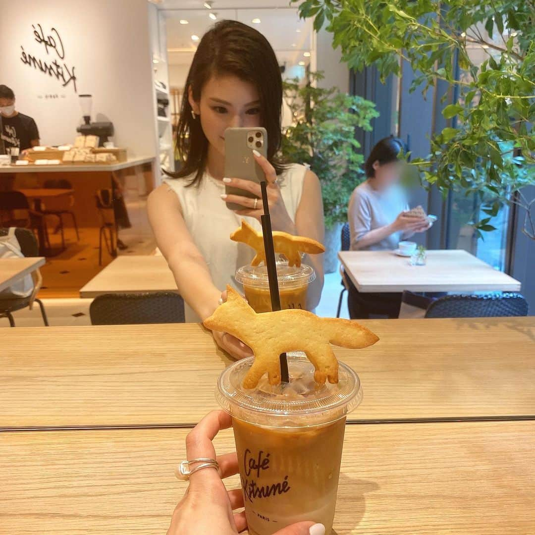 yuukii.iさんのインスタグラム写真 - (yuukii.iInstagram)「﻿ お久しぶりの @_miki0124_ ちゃんと🦊❤︎  #cafekitsune #キツネカフェ #京都カフェ」7月9日 17時16分 - yuukii.i