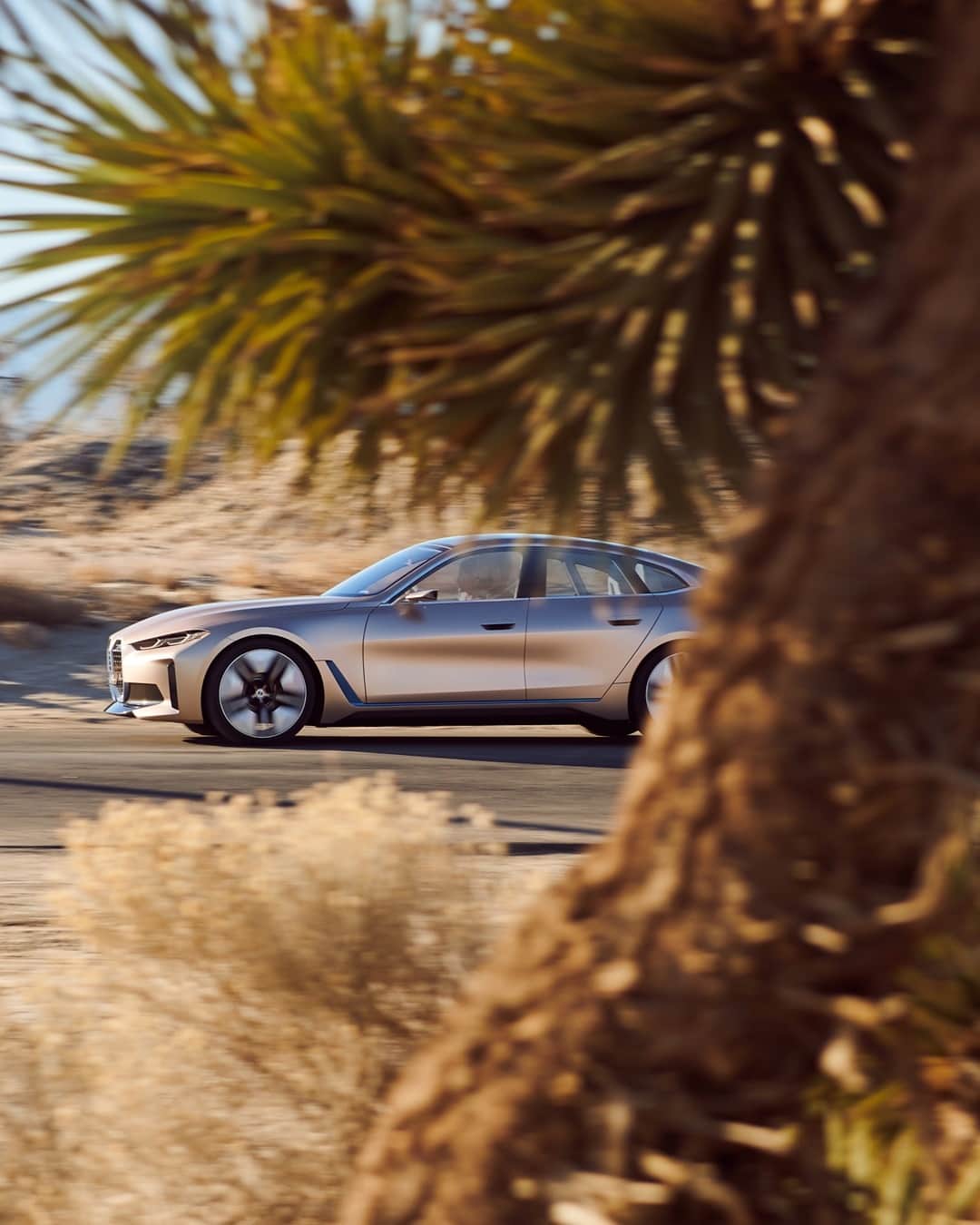 BMWのインスタグラム：「You are right, everyone is staring at you. The BMW Concept i4. #TheConcepti4 #BMW #BMWi #bornelectric」