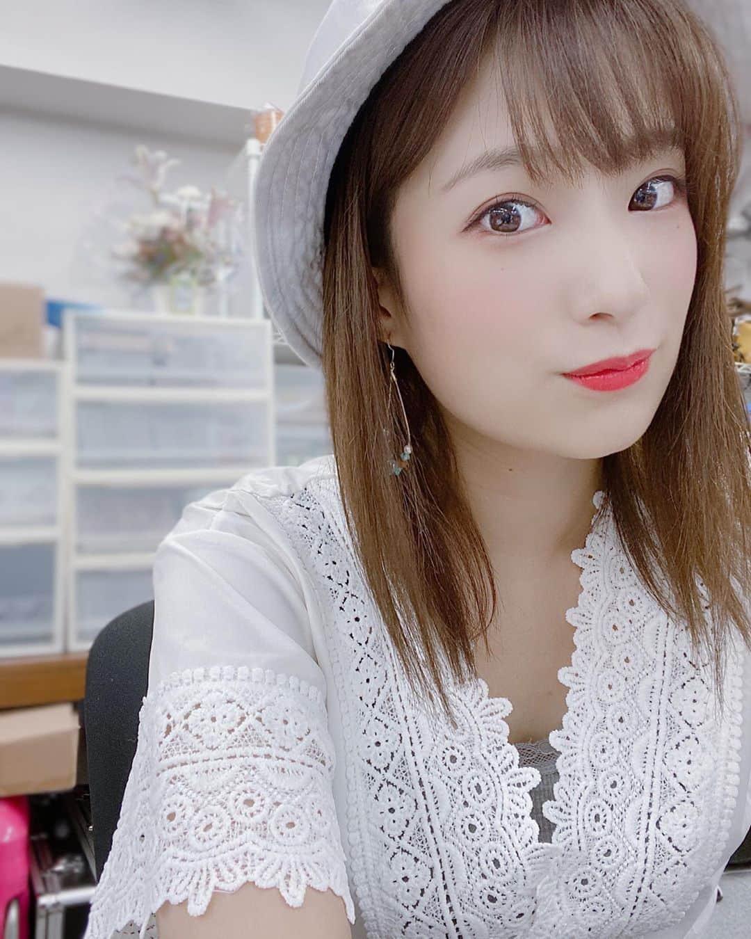 ミクのインスタグラム：「. . TikTok撮ってたら 蚊に沢山出会った。 発狂。😭🥺😭🥺 . .  #帽子はゆかうさの　#fashion #dholic #pierce #turquoise #hat」