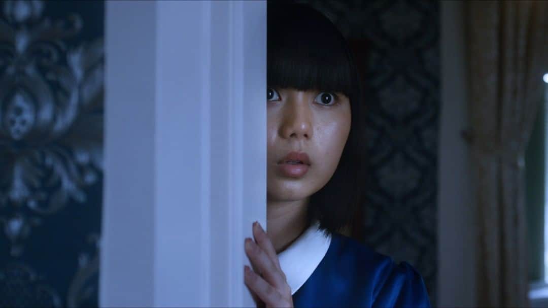 Netflix Japanさんのインスタグラム写真 - (Netflix JapanInstagram)「⠀ ➖なぜ、ここのメイドは ⠀⠀すぐ辞めてしまうんですか？➖ ⠀ 質問は禁物。詮索は厳禁。 ⠀ 幽霊屋敷で働き始めたメイドが目撃する怨霊の影、そして家主が決して明かさない秘密👁 ⠀ しかし怯える彼女にも、絶対に知られてはいけない復讐心があった..⚡️ ⠀ 『#あるメイドの秘密』配信スタート！#ネトフリ」7月9日 17時30分 - netflixjp