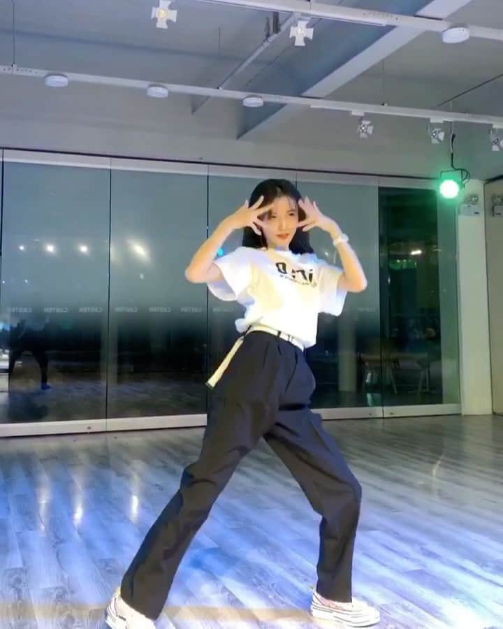 リン・シャオザイのインスタグラム：「💃」