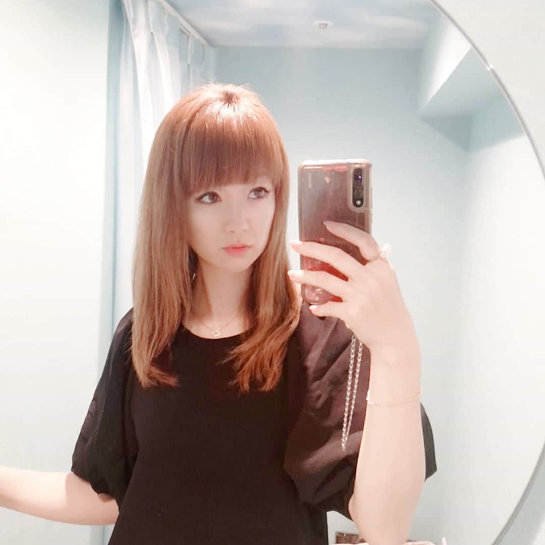 中島彩のインスタグラム：「4ヵ月以上ぶりに、レーザートーニングを受けに @81clinic へ..💕 ずっと続けているお肌管理の1つ❤️　 私は肝斑ケアメインで受けていますが、直後から実感できるトーンアップ、お肌のハリ✨続けることでシミや毛穴にもかなり効果的❤️　 ダウンタイムなしで、直後からメイクもOK❤️  そろそろマッサージピールも受けたいし、マスク生活中にシミ取り放題も魅力的...✨  @81clinic #美容クリニック　#レーザートーニング　#アンチエイジング　#エイジングケア #肝斑　#肝斑治療 #トーンアップ　#シミケア #シミ取り #美容皮膚科」