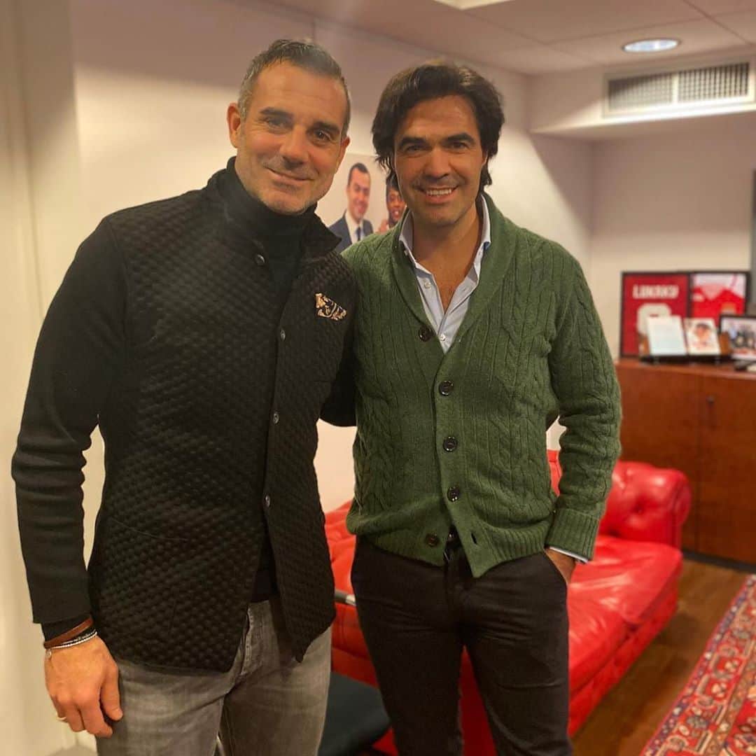 ステファノ・ソレンティーノのインスタグラム：「Sarai anche il più forte di tutti ma io ho più follower di te! 😛😛😛❤️ Buon compleanno amico mio 🎉 @fedepastorello」