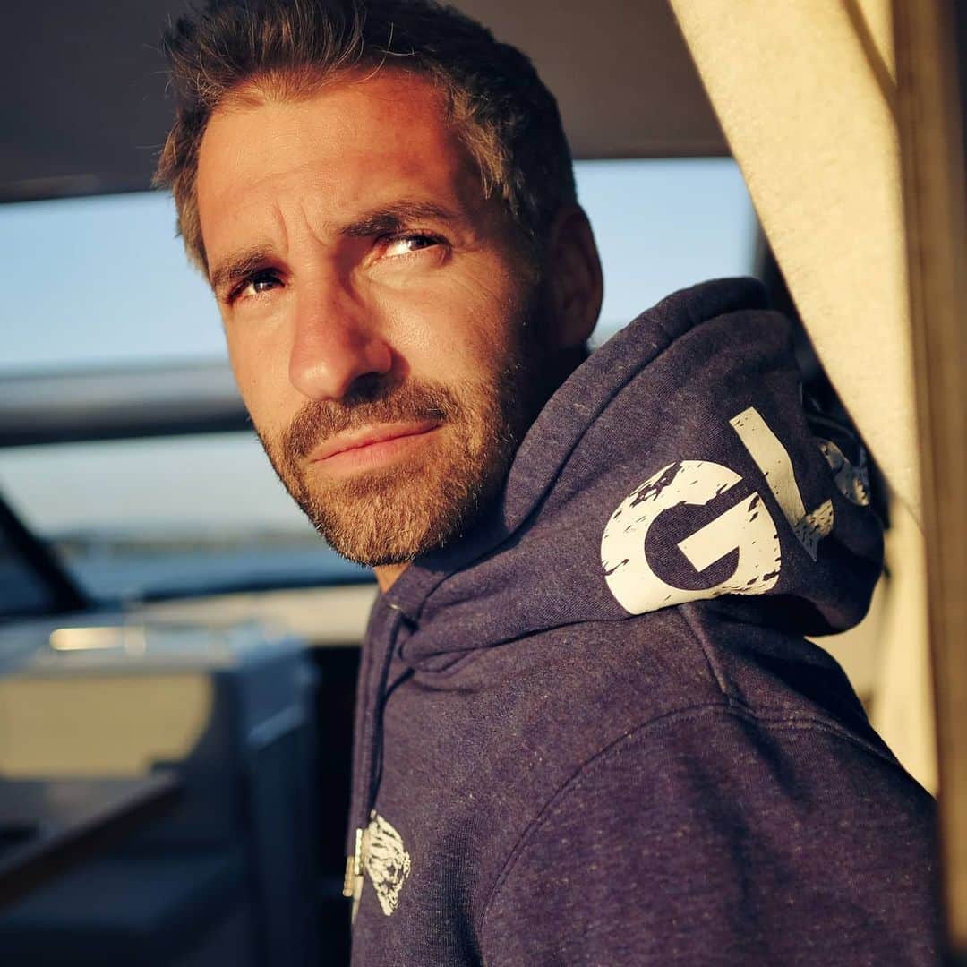 のインスタグラム：「❗SAVE THE DATE❗ - 1️⃣2️⃣.7️⃣.2️⃣0️⃣ This Sunday is the launch of my 🆕 website. www.timoglock.com 👌😜Furthermore we will present my new TG COLLECTION exclusively in our online store. Make sure to check it out on Sunday. ✅ I hope you like it. #glockmeifyoucan - - #newwebsite #collection #onlinestore #launch #timoglock #TG」