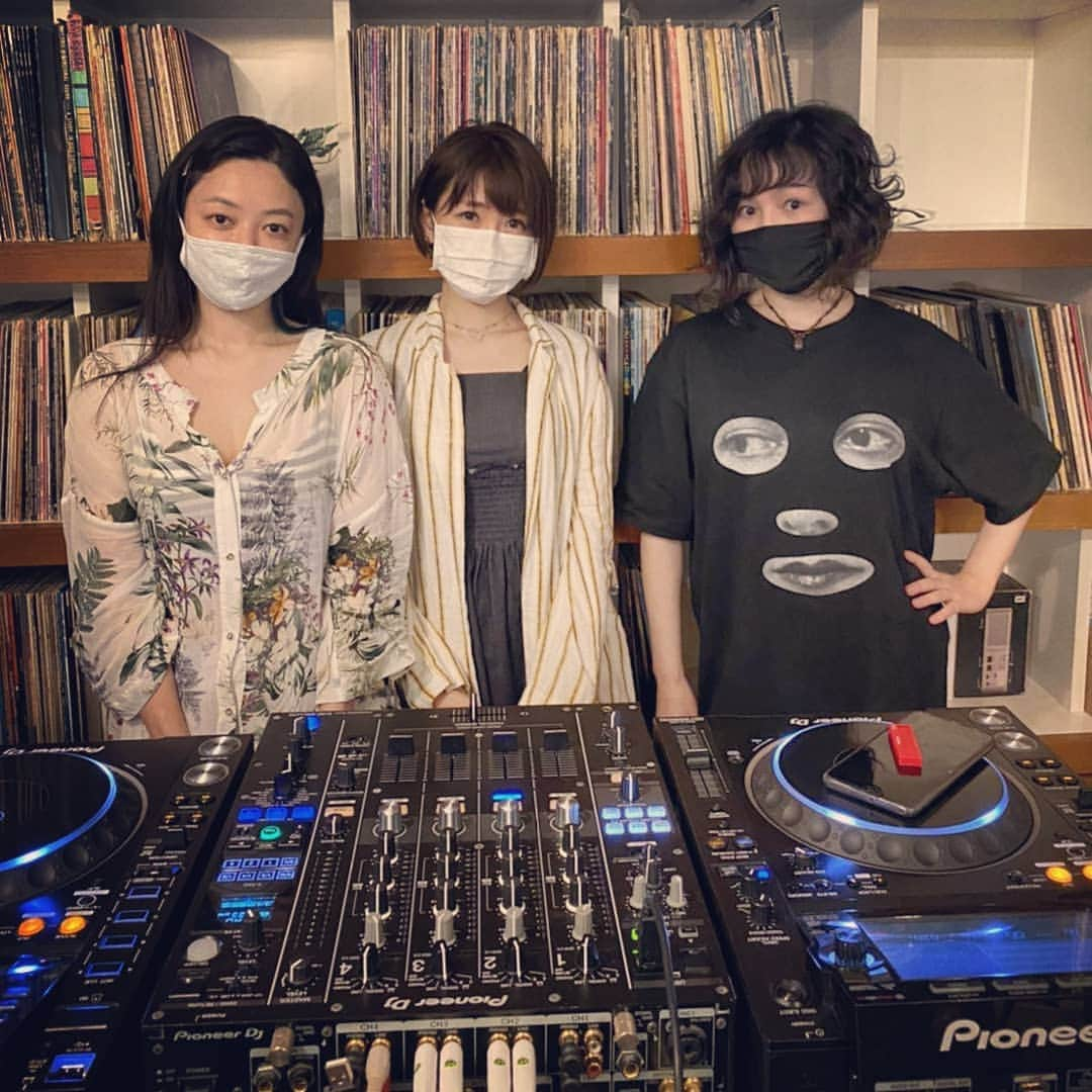 川村由紀さんのインスタグラム写真 - (川村由紀Instagram)「10日金曜20時〜21時 #blockfm #shibuyaoiran warm up radioは #CREAM をテーマに選曲、トークゲストは #まこみなみん が登場。  そして、来週末にヴァーチャルワールドツアーを行う @dipinthepool 甲田益也子さんからの貴重なコメントもO.A！今回は久々にBFMスタジオ収録での放送となります🙏」7月9日 18時19分 - yukikawamura821