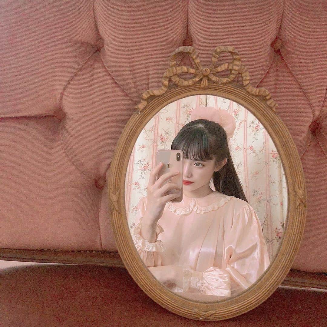 酒元麻衣（まいへー）のインスタグラム：「雨の日は大抵ポニーテール🌹 . . のんびりご飯作り中です🍚 今日は鯖🐟」