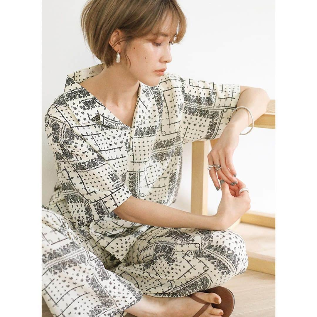 moca さんのインスタグラム写真 - (moca Instagram)「. 【new arrivals】 . 7/9(thu) 18：00〜 . No.10008578 PAISLEY NUANCE MEN'S LIKE SHIRT（official limit item） ¥5,200+tax ivory / navy . #selectmoca」7月9日 18時48分 - selectmoca