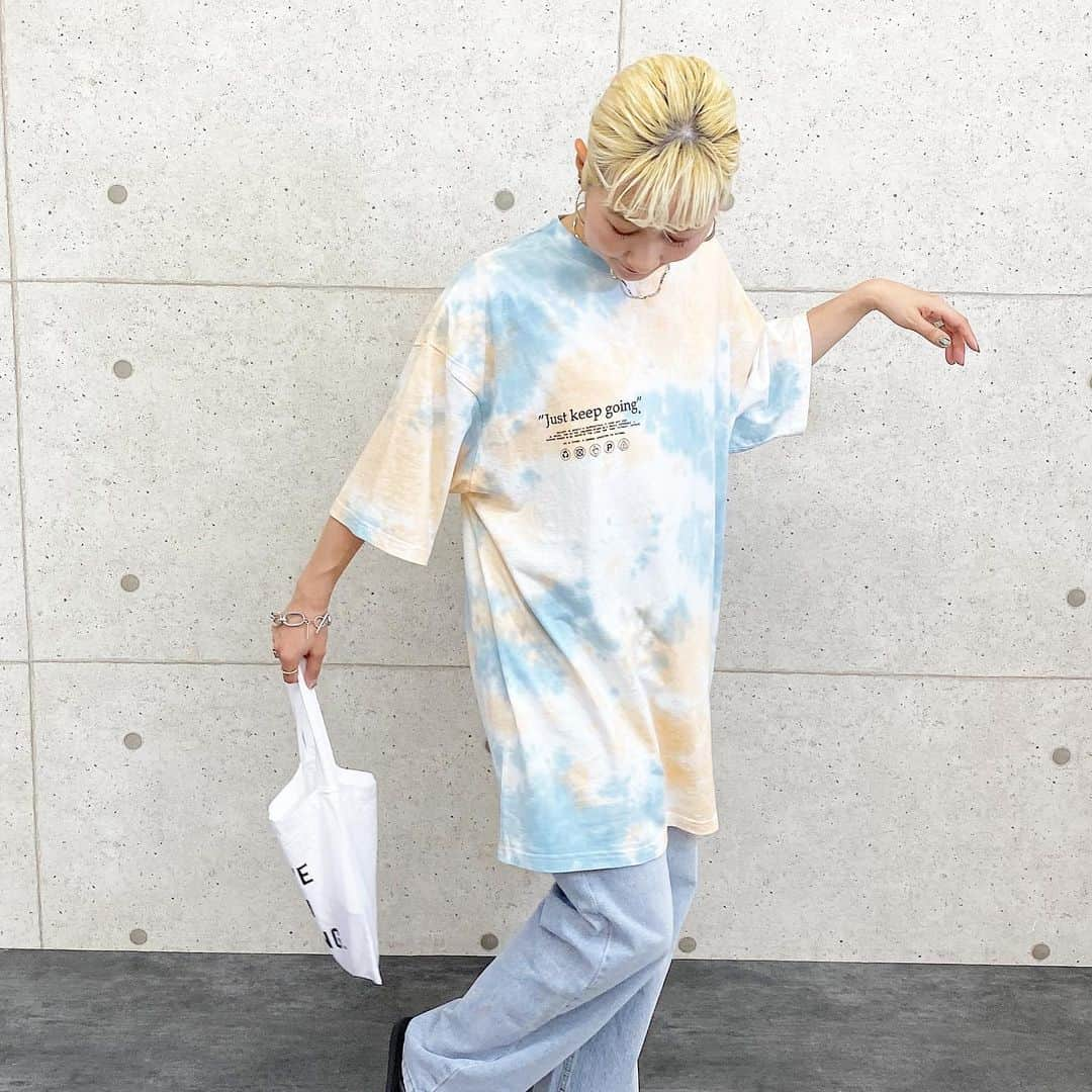 aki【EXSOME】さんのインスタグラム写真 - (aki【EXSOME】Instagram)「・ ・ 新作・再入荷発売日🎩👕👖 7月9日(thu)20:00～ ・ ・ New!! ✔ パステルカラータイダイBIGTee 5-336  color :purple/_orange ・ ￥3.900+tax ・ ・ ボディ全体にタイダイ染めを落とし込んだBIGサイズの半袖Tシャツです。 淡いパステルカラーとプリントが旬なデザイン◎ 単体での着用は勿論、シェフパンツやスキニーパンツ、フレアパンツとの相性も良く、 メンズライクなリラックスコーデが好きな女性の方にも、ユニセックスでオススメです。  ・ ・ 7月9日（thu） 20時〜 新作・再入荷商品の販売です🤤 ・ ・ ・ topのURLから ご購入していただけます✈︎✈︎✈︎ ・ ・ Instagram officialと 公式LINEがあるので フォローして頂けると嬉しいです✌︎ ⬇︎ Instagram official  @exsome_official  @exsome.fam ・ ・ 公式LINE @efc0920h（アットマークから） ・ ・ 公式Twitter exsome_official ・ ・ 公式facebook exsome_official ・ ・ #exsome#エクソーム #Tee#tシャツ#夏#夏服#summer #タイダイ#ユニセックス #オーバーサイズ」7月9日 18時55分 - exsome_official