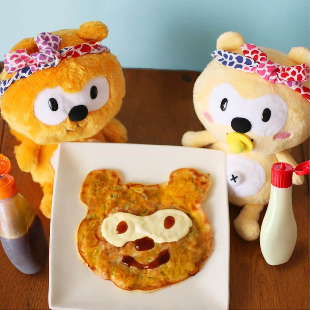 ポンタのインスタグラム：「. . ぼくのために作ってくれたんだって✨ とっても嬉しい☺️💕 食べたいけど冷凍保存しておきたいな・・ . . . #ponta #ポンタ #ばぶポンタ ＃ちぃポン #ポンタカメラ #photobyポンタ #いつでも一緒 #そばにいるよ #お好み焼き #ひみつ #ないしょのお話#かわいい #ぬい撮り部 #ぬい撮り #ぬいどり #ぬいすたぐらむ #ポンスタグラム #撮りポン」