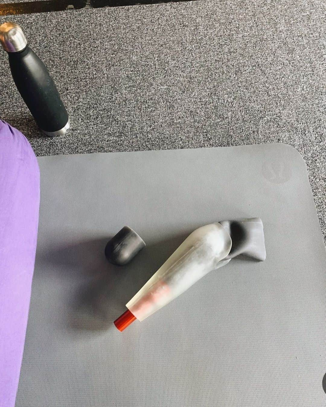 一ノ瀬メイのインスタグラム：「Namaste 🧘‍♀️  #義手　#中村ブレイス　#ヨガ  #yoga #prosthetics」