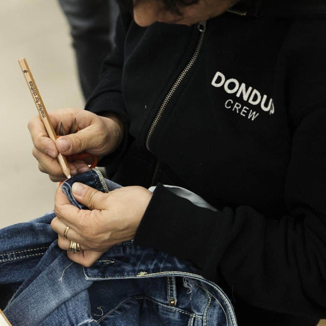 ドンダップさんのインスタグラム写真 - (ドンダップInstagram)「The perfect denim: here’s how we do it.  #DondupCrew #DondupSS20 #DondupStyle」7月9日 19時02分 - dondupofficial