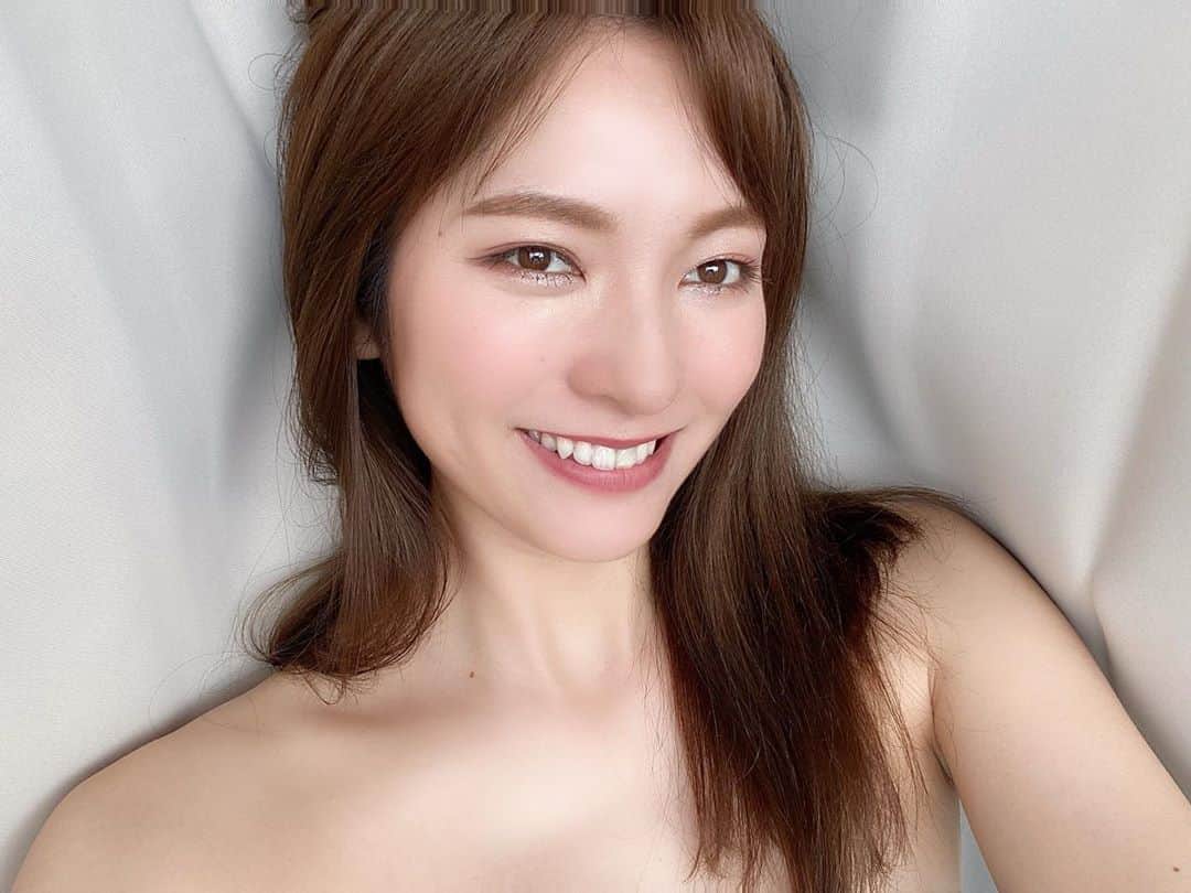 のインスタグラム：「・ 天気悪い日が続くから 写真も撮れやしない🧐 ・ 早く太陽☀️ 見せてください🥺🌈☀️ ・ ・ #selfie」
