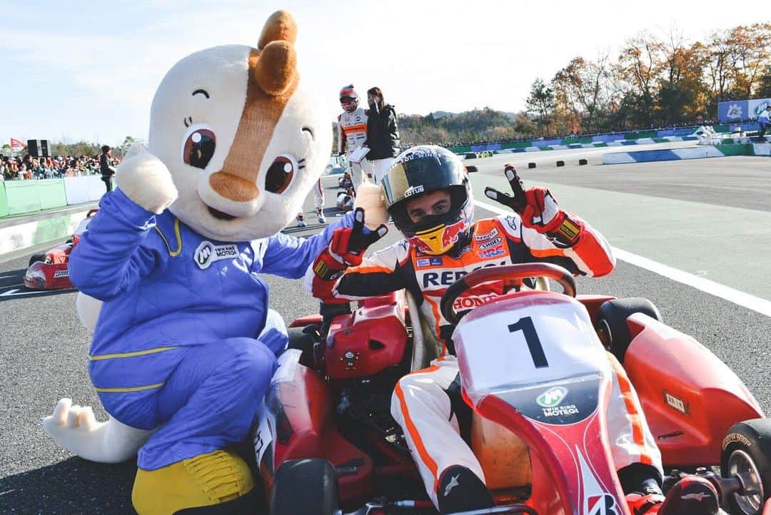 レプソル・ホンダのインスタグラム：「Due to the global pandemic and to help prevent any further spread of COVID-19, Honda have made the decision to cancel Honda Racing THANKS DAY 2020.  We look forward to returning next year to show our appreciation for all the support!  See you soon and stay safe everyone.」