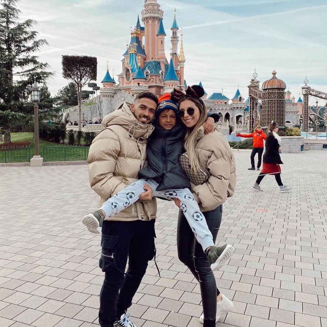 マヌエル・ランシニのインスタグラム：「Feliz cumple mi reina, gracias por ser la mujer que sos y por acompañarme en todo y apoyarme en todo. Sos el amor de mi vida mi amor, que lindo fue que la vida nos haya cruzado ❤️😍 se siempre feliz y nosotros vamos a estar felices 🎊🎂🎉」