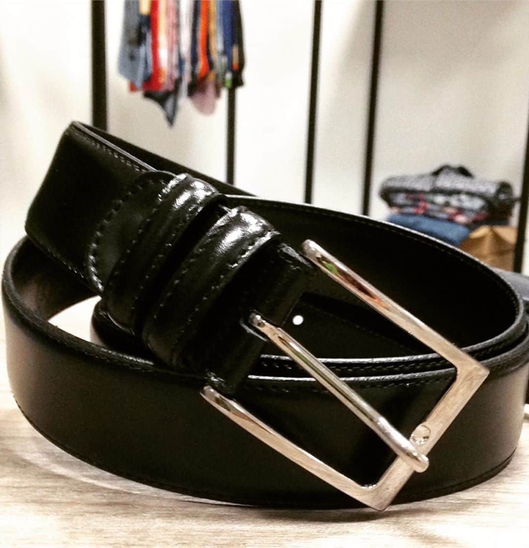 ファビオトーマさんのインスタグラム写真 - (ファビオトーマInstagram)「Black genuine Leather: when simple means being elegant.  #belts #madeinitaly #manfashion」7月9日 19時26分 - fabio_toma