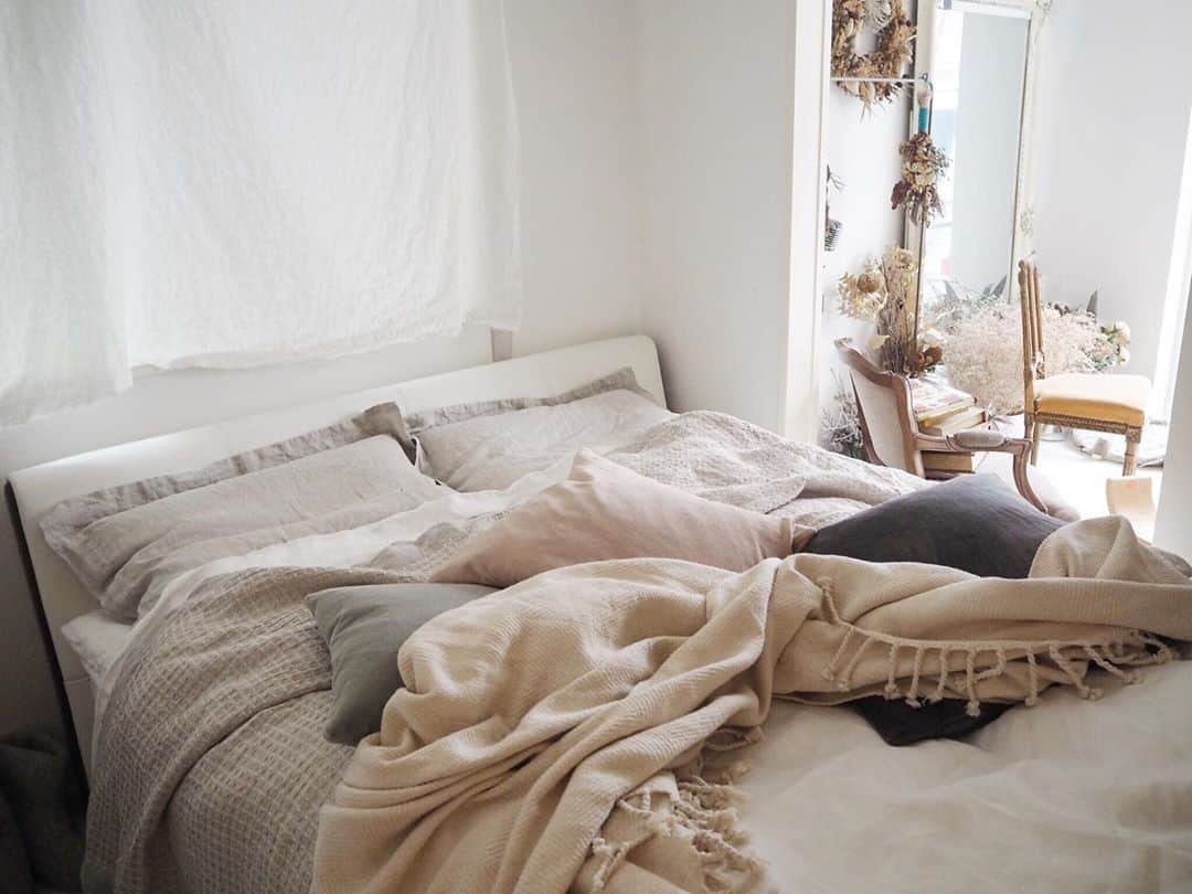 のインスタグラム：「bedroom🛏.」