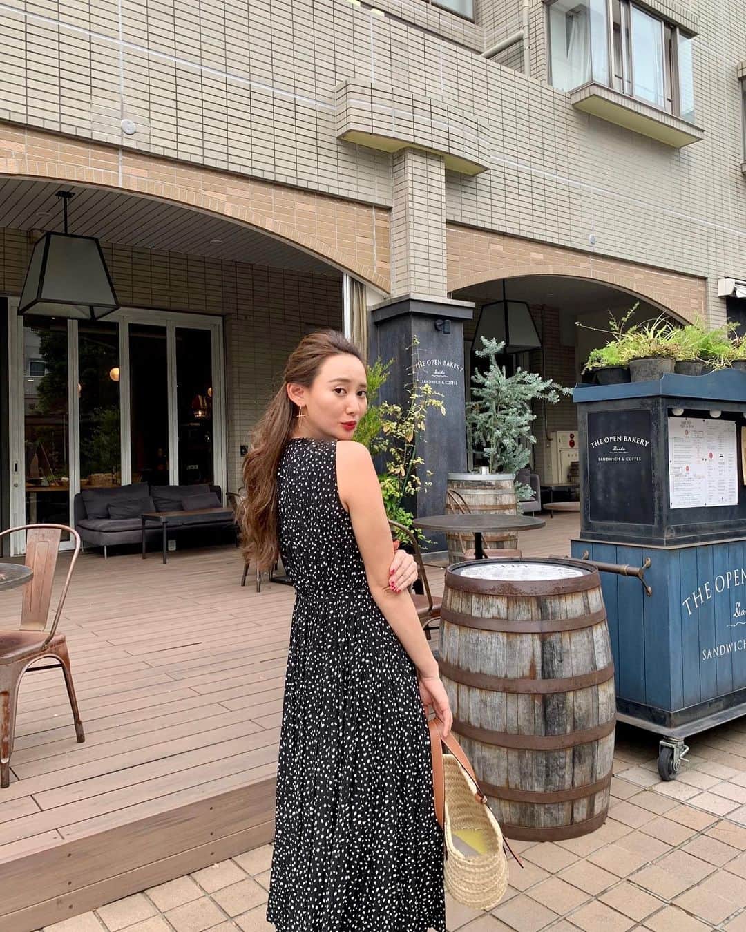 のインスタグラム：「たまにはハーフアップにしておでかけ♡ いつもおろすスタイルだから自分でもなんか新鮮な1日でした🧸 . @classy_mag_insta でも取り上げたこのワンピは @dressterior_official のもの🌈 クラッシーオンラインでも特集記事が公開されてるので是非読んでみてください🥰💕 . #yuxiao_outfits  #fashion #ootd #outfit #outfits #PR #ドレステリア #DRESSTERIOR  #classy #classymagazine  #ファッション #ワンピ #ワンピース　 #お出かけコーデ」