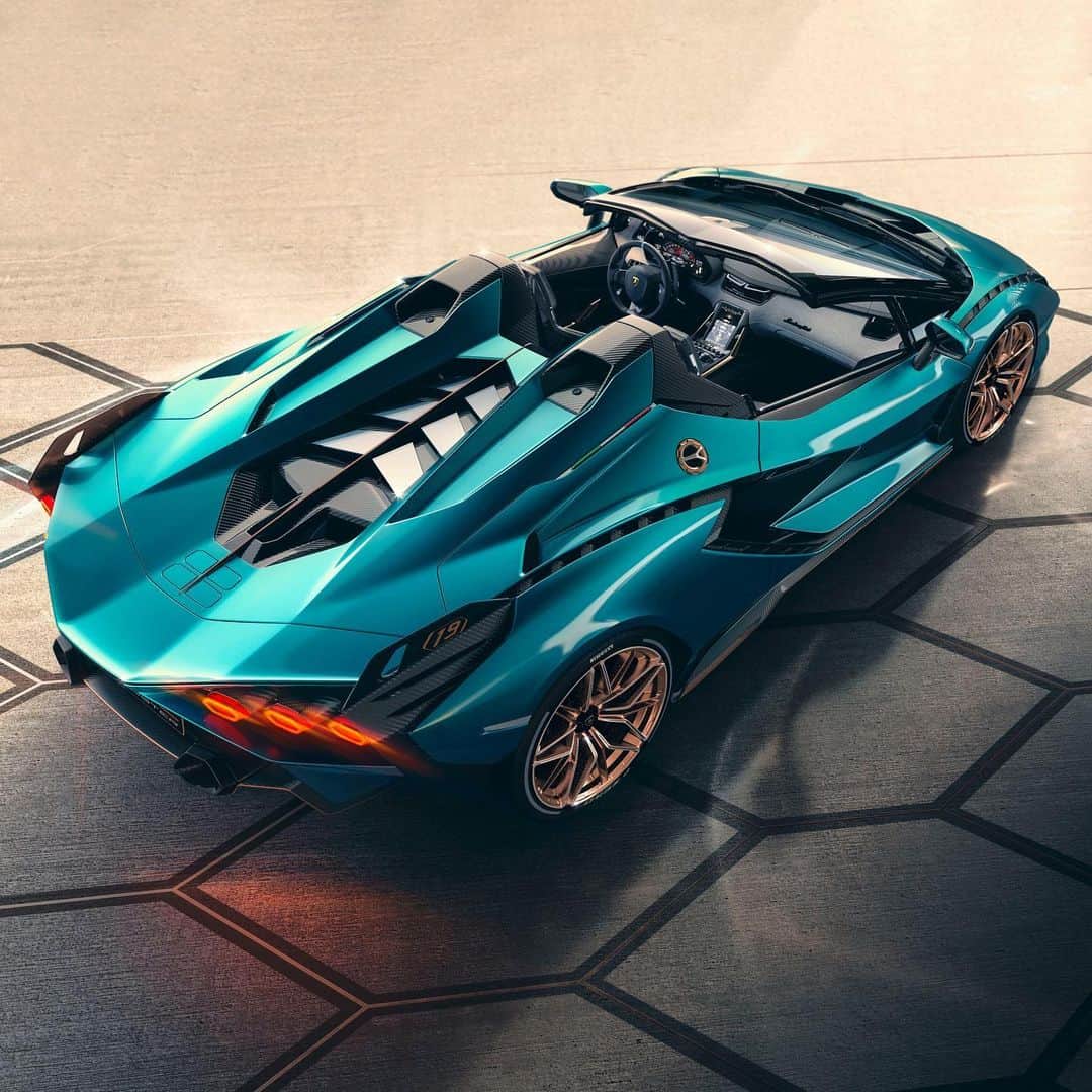 HYPEBEASTさんのインスタグラム写真 - (HYPEBEASTInstagram)「@hypebeastcarclub: @lamborghini has just unveiled its 2021 Sián roadster, boasting a hybrid powertrain that makes the car the most powerful convertible the brand has ever created. It combines the power of a naturally-aspirated V12 engine with an electric motor that’s integrated with the transmission. With the latter adding another 34 horsepower to the total output, the entire powertrain can push out a staggering 819 horsepower, making 0-62 mph in just 2.9 seconds and capable of reaching a top speed of 217 mph. Only 19 units have been made, with each one going for $2 million USD.⁠⠀ Photo: Lamborghini」7月9日 19時46分 - hypebeast