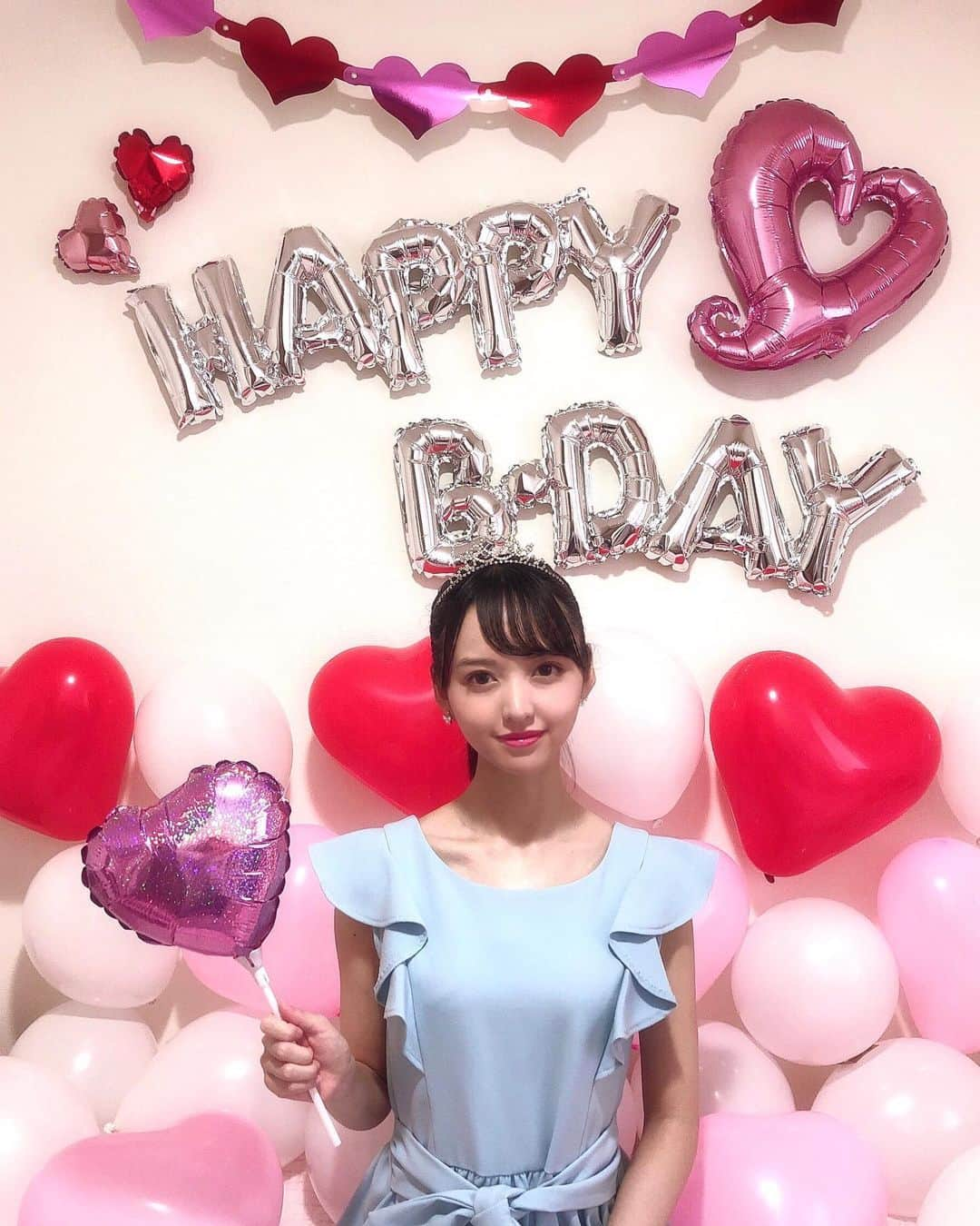 村西里世のインスタグラム：「誕生日当日はたくさんの方にお祝いしていただき本当にありがとうございました😂✨ いつも支えてくださっているみなさんのおかげで、今の私があります。 改めて感謝します。 大好きです❤️ #0707 #誕生日 #birthday #mybirthday #七夕 #tanabata #風船 #バルーン #balloons #ハート #heart #thankyou #happy #love #instagood」