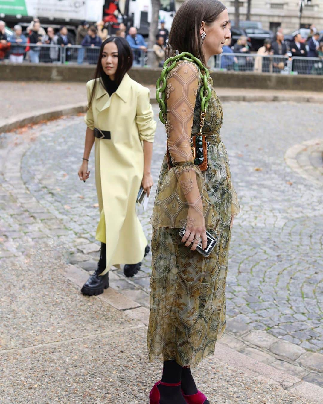 Lee Oliveiraのインスタグラム：「1st October 2019  Place d’Iéna, Paris  . . . #streetphotography #paris #pfw19 #streetstyle #mode」
