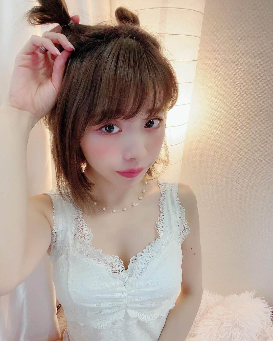 のインスタグラム：「・ 七月だ♡ ・ 七夕まつり🎋 おわてしまた😩 来年はお祭りいきたいなぁ ・ #七月 #summer #夏 #ナイトブラ #くまさん #くま #ショートヘア #へああれんじ #ぴんく  #インスタグラビア #ランジェリー  #japan #japanesegirl #美白ケア  #イチナナライバー #イチナナ #me #nightparty #Night #セルスタグラム #マショマロボディ #アッシュベージュ  #ノースリーブ #レーストップス #パール  #ピンクメイク」