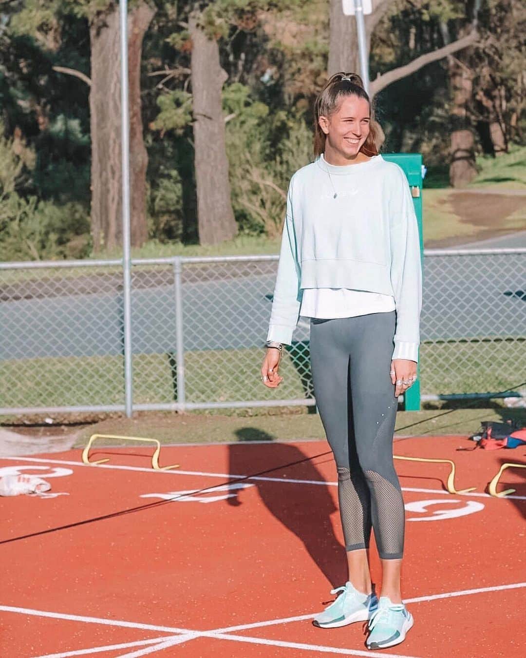 Maddie COATESさんのインスタグラム写真 - (Maddie COATESInstagram)「Pay attention to what you wish you were doing when you're doing something else. Felt great to get out onto the track and do some light drills 💫」7月9日 19時59分 - maddiejade27