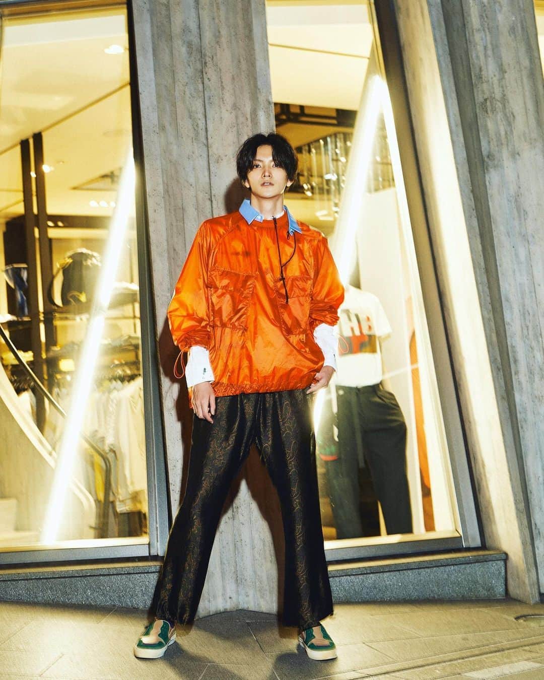 飯岡拓也のインスタグラム：「作品撮りをさせて頂きました！ 皆様からもオファーお待ちしています！ model:山本涼介さん @ryosuke_y_515  stylist:岡村春輝さん @harukiokamura hairmake:いたつさん @it1031777 photo:僕 @takuyaiioka  #fashion #shooting #ファッション #作品撮り」