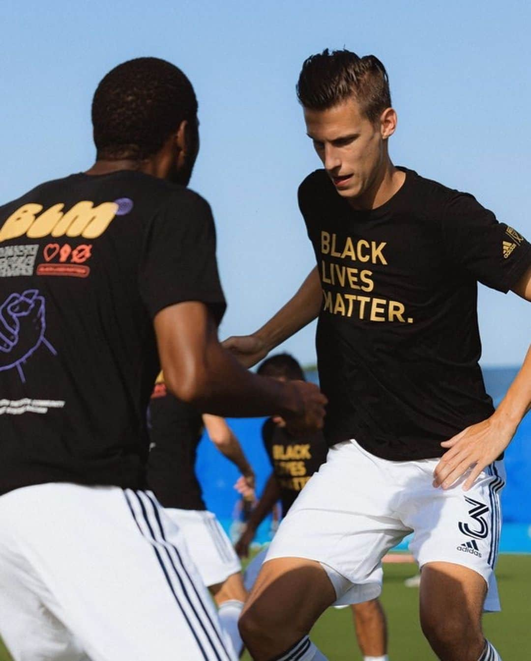 Major League Soccerさんのインスタグラム写真 - (Major League SoccerInstagram)「Powerful. Our guy @malik_lebeau designed the shirts worn during the pregame protest.. #MLSisBlack」7月10日 5時31分 - mls