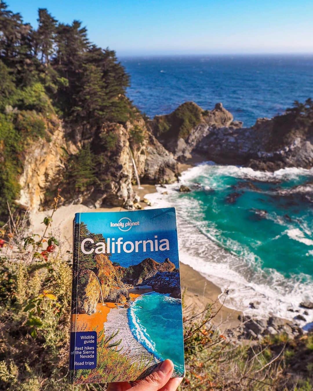 Lonely Planetのインスタグラム：「Ready for a (social distancing) road trip? This week’s #mylpguide comes from @kaisasuojanen who had to make a few u-turns to snap this pic. What do you think? Book cover vs reality is pretty close, huh? —  Tag your Lonely Planet guidebook photo for a chance to be featured on our feed.」