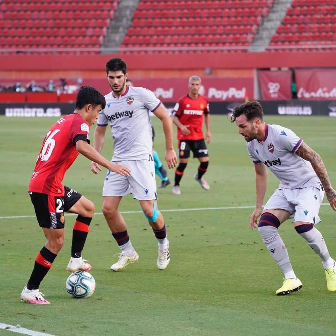 久保建英さんのインスタグラム写真 - (久保建英Instagram)「Creer es poder❗️❗️🦾🦾😁😁 #rcdmallorca #takefusakubo」7月10日 6時16分 - takefusa.kubo