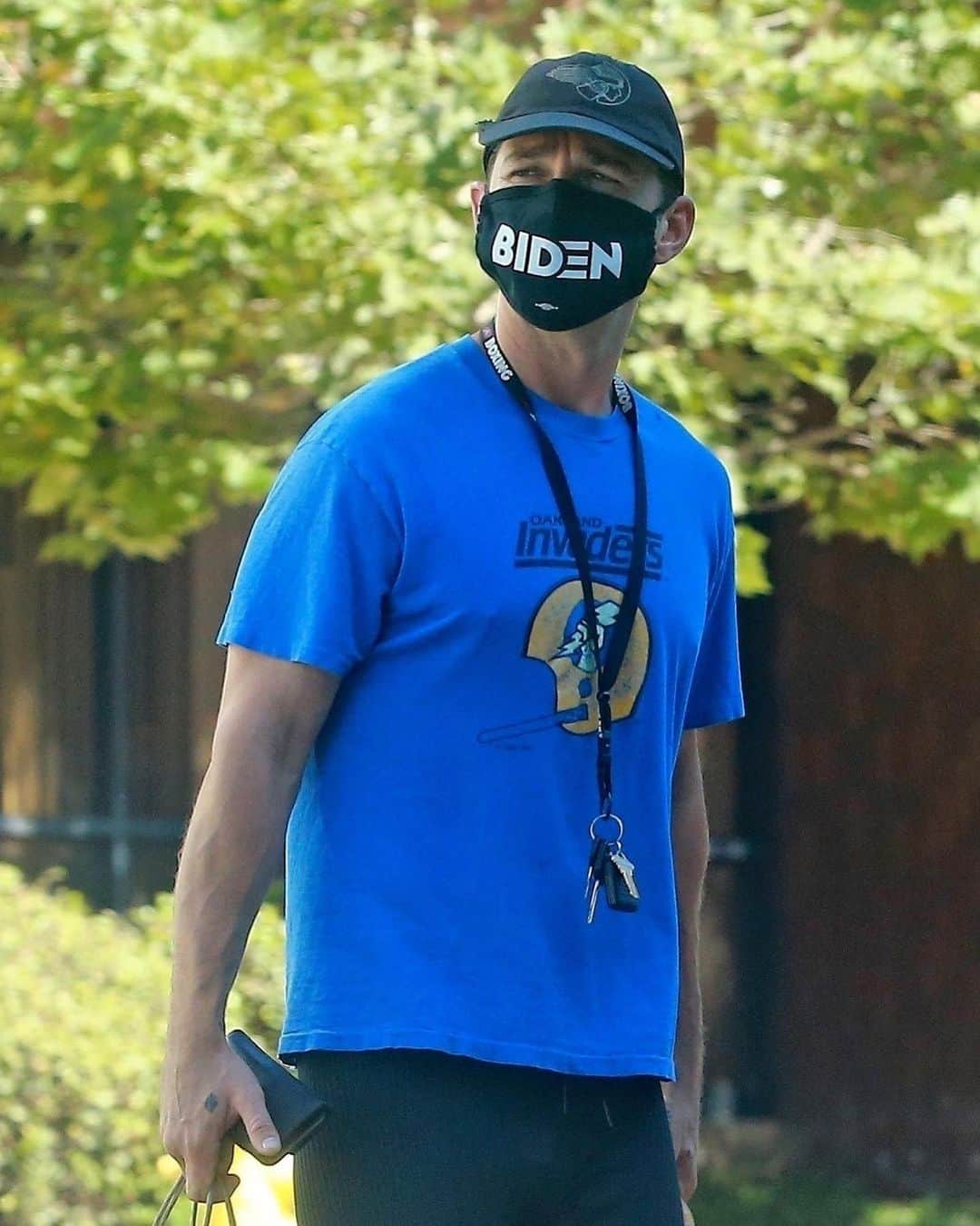 Just Jaredさんのインスタグラム写真 - (Just JaredInstagram)「#ShiaLaBeouf shows support for 2020 presidential candidate #JoeBiden with his face mask while out in LA.」7月10日 6時23分 - justjared
