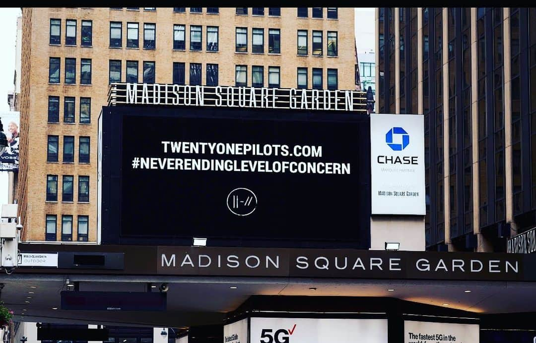 Fueled By Ramenさんのインスタグラム写真 - (Fueled By RamenInstagram)「Spotted at @thegarden : @twentyonepilots #neverendinglevelofconcern」7月10日 6時24分 - fueledby