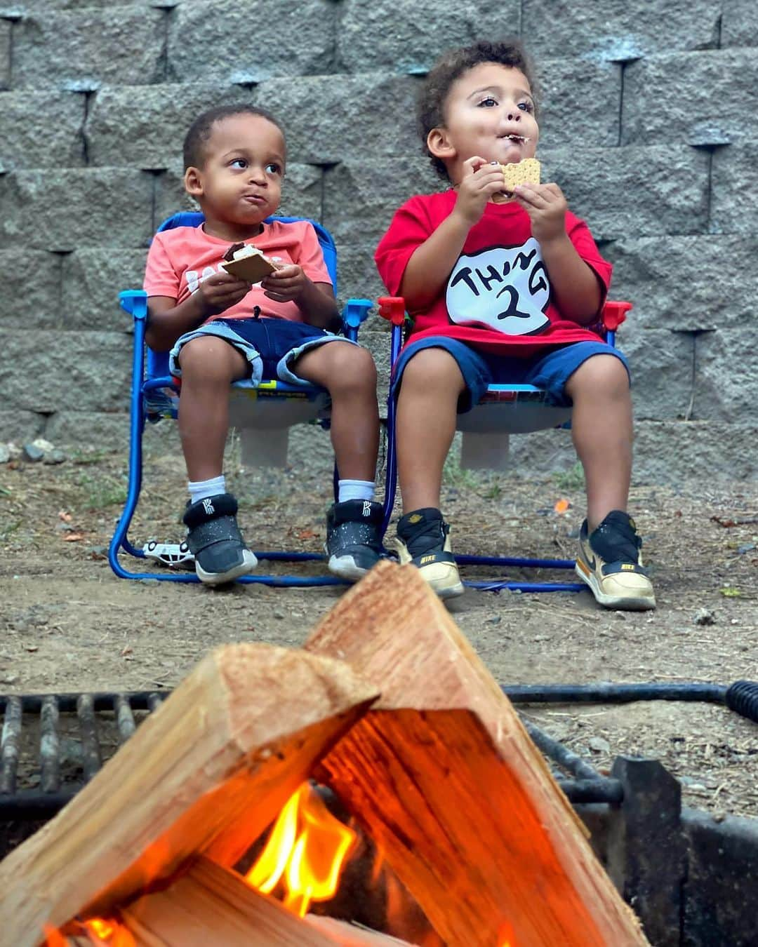 ショウン・トンプソンさんのインスタグラム写真 - (ショウン・トンプソンInstagram)「👦🏽👦🏻TODDLER SUCCESS! Before you swipe to see the boys eat s’mores 😋 I gotta tell ya 👉🏽😅 Going camping with toddlers who are CLEARLY in their terrible two’s didn’t sound like such a great idea but we had the dream team of grandma, grandad and @mackenzie_bivin to win them over! Good news is they slept all the way home! 🙏🏽  #family #fun #camping #vacation #success #love #twins #backtowork」7月10日 6時38分 - shaunt