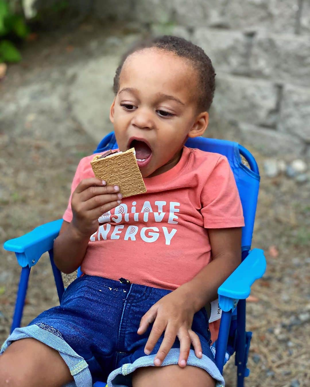 ショウン・トンプソンさんのインスタグラム写真 - (ショウン・トンプソンInstagram)「👦🏽👦🏻TODDLER SUCCESS! Before you swipe to see the boys eat s’mores 😋 I gotta tell ya 👉🏽😅 Going camping with toddlers who are CLEARLY in their terrible two’s didn’t sound like such a great idea but we had the dream team of grandma, grandad and @mackenzie_bivin to win them over! Good news is they slept all the way home! 🙏🏽  #family #fun #camping #vacation #success #love #twins #backtowork」7月10日 6時38分 - shaunt