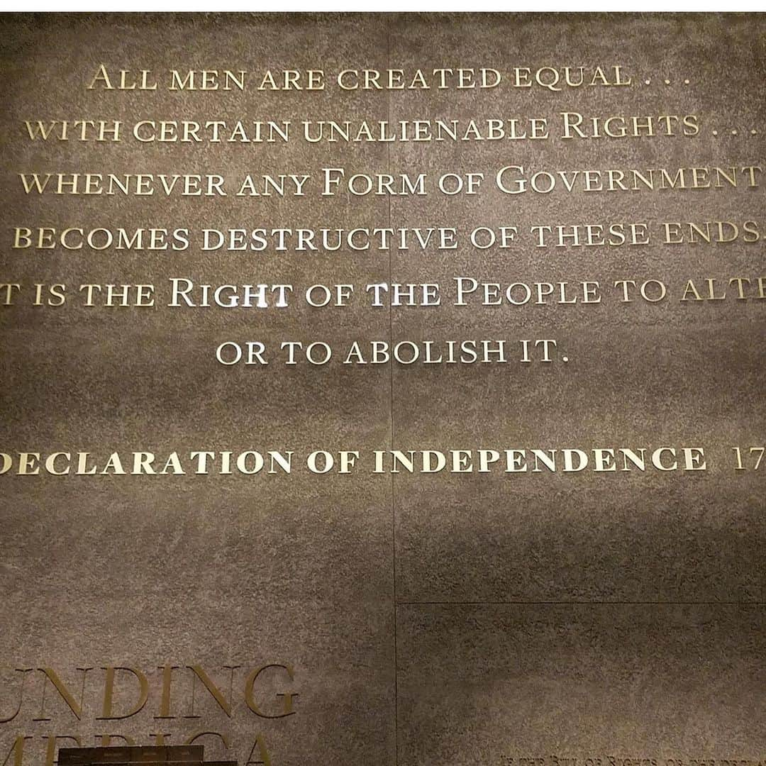 レイ・アレンさんのインスタグラム写真 - (レイ・アレンInstagram)「What we’ve been taught about American “history” is not the whole story and most likely, is a gross misrepresentation of the facts. There are no “alternate facts”, just, the truth. Be aware of people and institutions that deceive us to paint a picture that benefits their own narrative. We don’t need to “make America great again” - we need to hold America accountable. America has never been free or just for all, only for some. My mother was born on a plantation in Luxora, Arkansas. She picked cotton as child, she had no choice, she did it to survive.  Will we fight together for the equality we have so desperately been waiting for- from being stripped of our land, our culture and dignity and being regarded as 3/5 of a human, to being legally segregated, prohibited from reading, marrying, using public restrooms, owning property, living in communities, and voting.  Fear, racism, bigotry, anti-semitism and prejudice are tools used to divide us, Black, White, Brown, Asian, Indigenous; Jewish, Christian or Muslim; straight or LGBTQ+; Democrats, Republicans or Independents, we must put aside our tribal differences.  It is time we acknowledge the roles we’ve played in the atrocities that have been committed against one another, if we refuse, more innocent lives will be lost. America is at her best when she delivers on the promises of life, liberty and the pursuit of happiness- when she is holding space for all of us to realize our hopes and dreams. We must speak out for others! America will be great when we all stand up for one another! We are all apart of the human race and we are all worth fighting for!」7月10日 6時49分 - trayfour