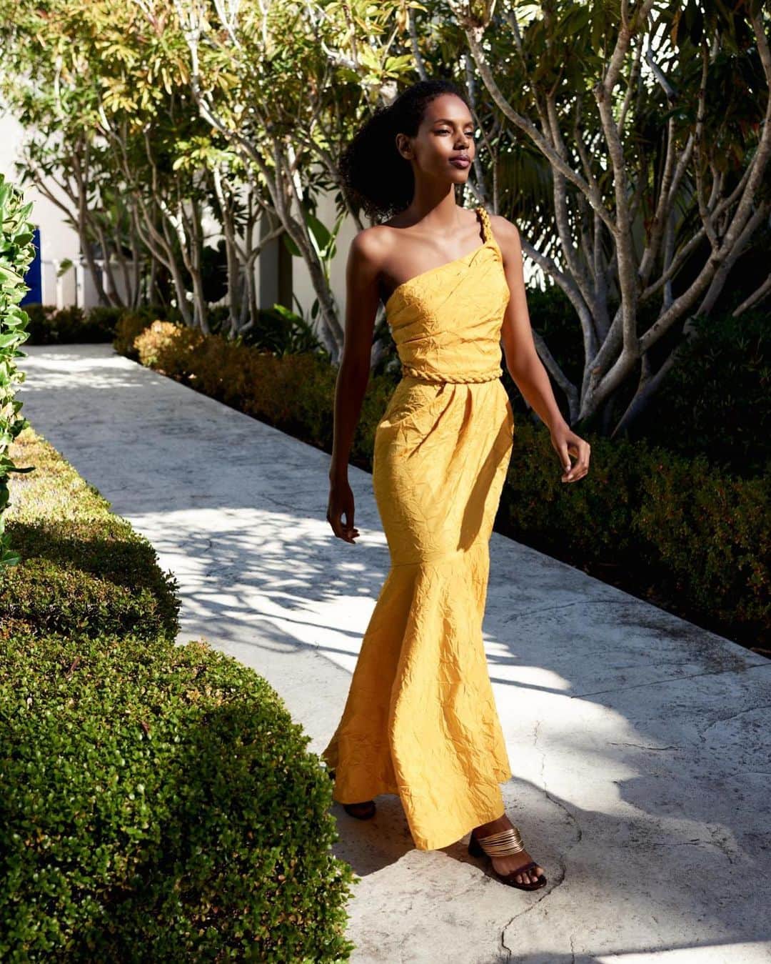 Saks Fifth Avenueのインスタグラム：「A gold dress by @johannaortizofficial makes for a very Greek goddess moment. #SaksStyle」