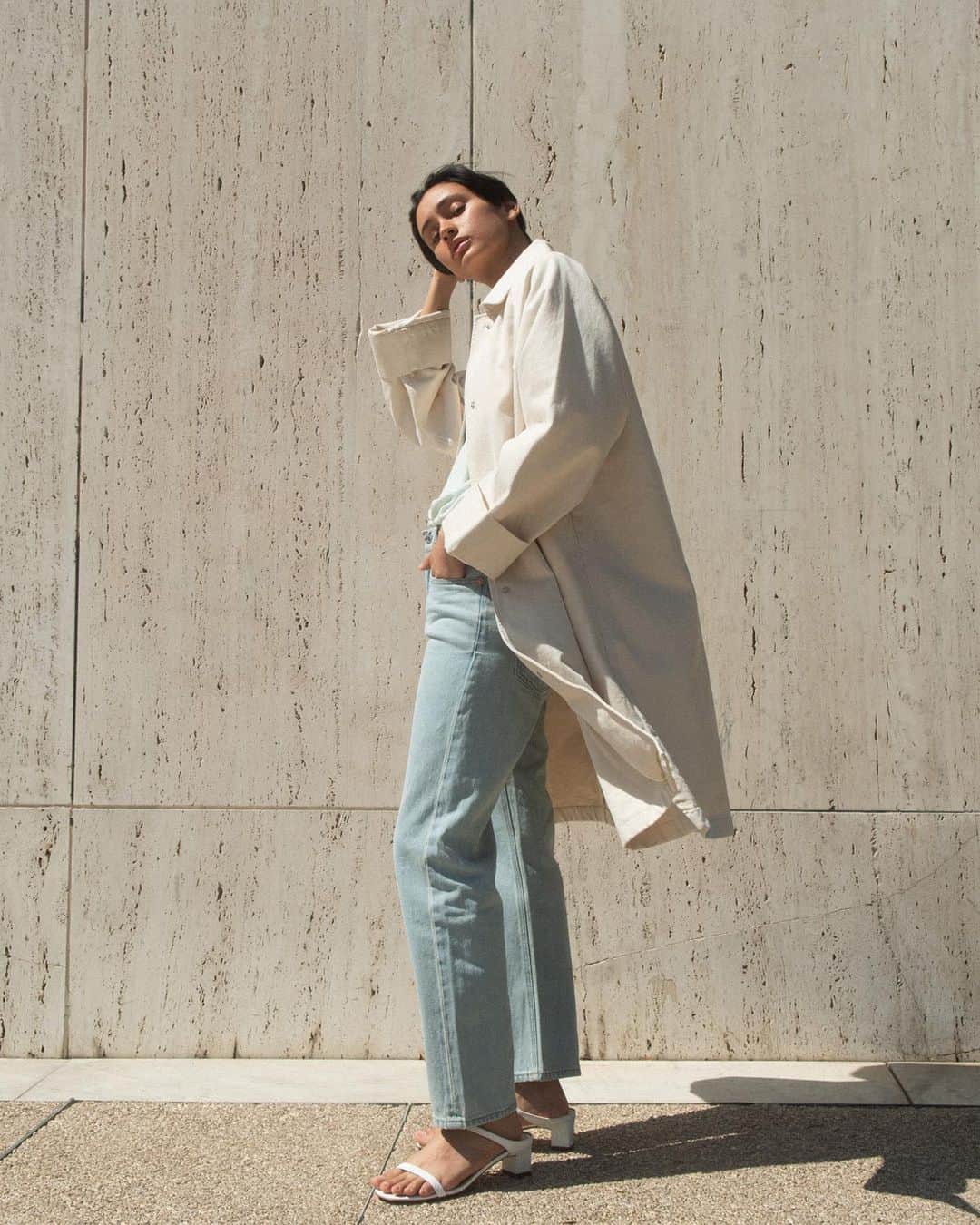 のインスタグラム：「Soaking it in. @brainalaviena proving summer sun and lightweight coats aren't mutually exclusive.」