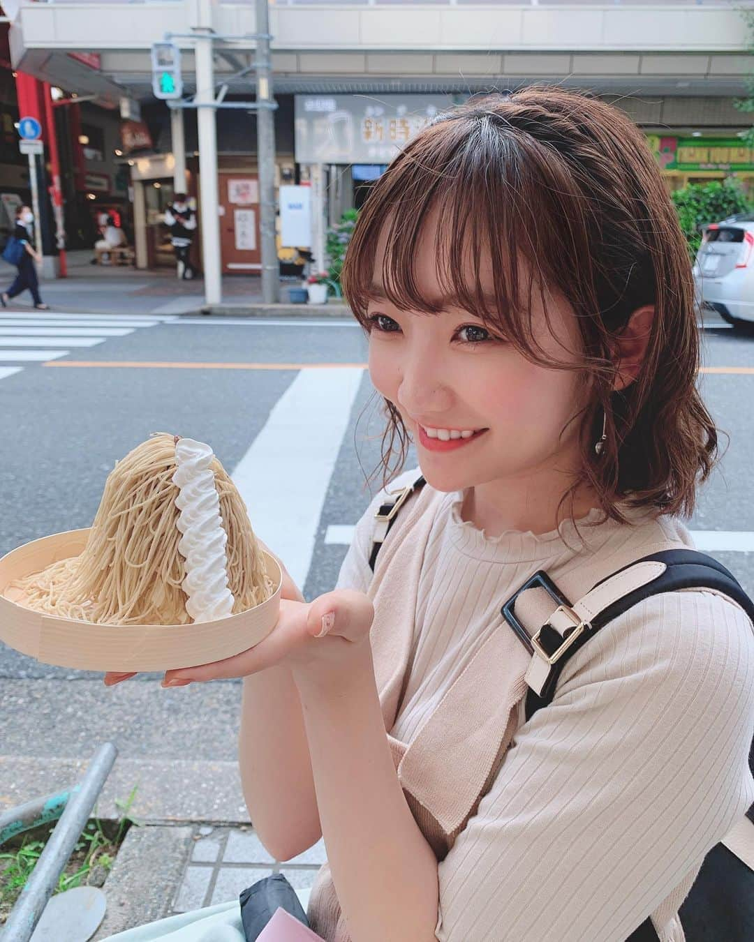 夏川愛実さんのインスタグラム写真 - (夏川愛実Instagram)「﻿ ﻿ テイクアウト栗りんさん🌰💗﻿ モンブラン最強（ ; ; ）💓﻿ ﻿ これは中がソフトクリームなんだけど﻿ お団子バージョンも食べてみたい！🍡﻿ ﻿ #大須#大須カフェ#くりん#栗りん#モンブラン﻿ #和栗#栗#和栗モンブラン専門店#和栗スイーツ﻿ #和スイーツ#和カフェ#名古屋カフェ#大須食べ歩き﻿ ﻿」7月9日 21時55分 - ami_natsukawa