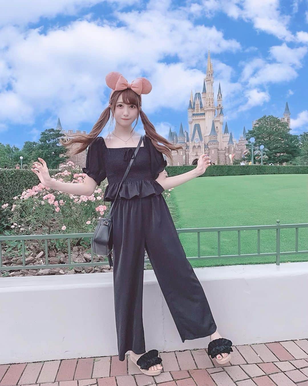 田口未彩さんのインスタグラム写真 田口未彩instagram この髪の毛と手はどうゆう状況 笑 昨日の洋服は Grlのセットアップだよ かわいいし動きやすいし ディズニーにぴったりだった ディズニー ディズニーランド ディズニーシー