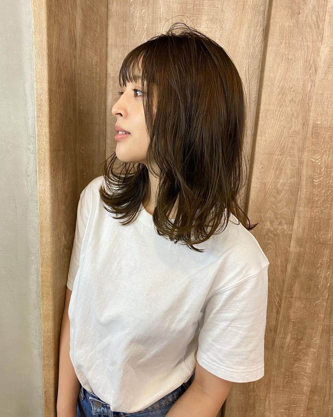 神部美咲さんのインスタグラム写真 - (神部美咲Instagram)「安定のグレージュカラーと前髪。 @logshibuya2  @log_kenjikarasawa  いつも絶妙なスタイリングありがとう😊  #美容室 #ユニクロ #デニム #白T」7月9日 21時53分 - jimbu_misaki