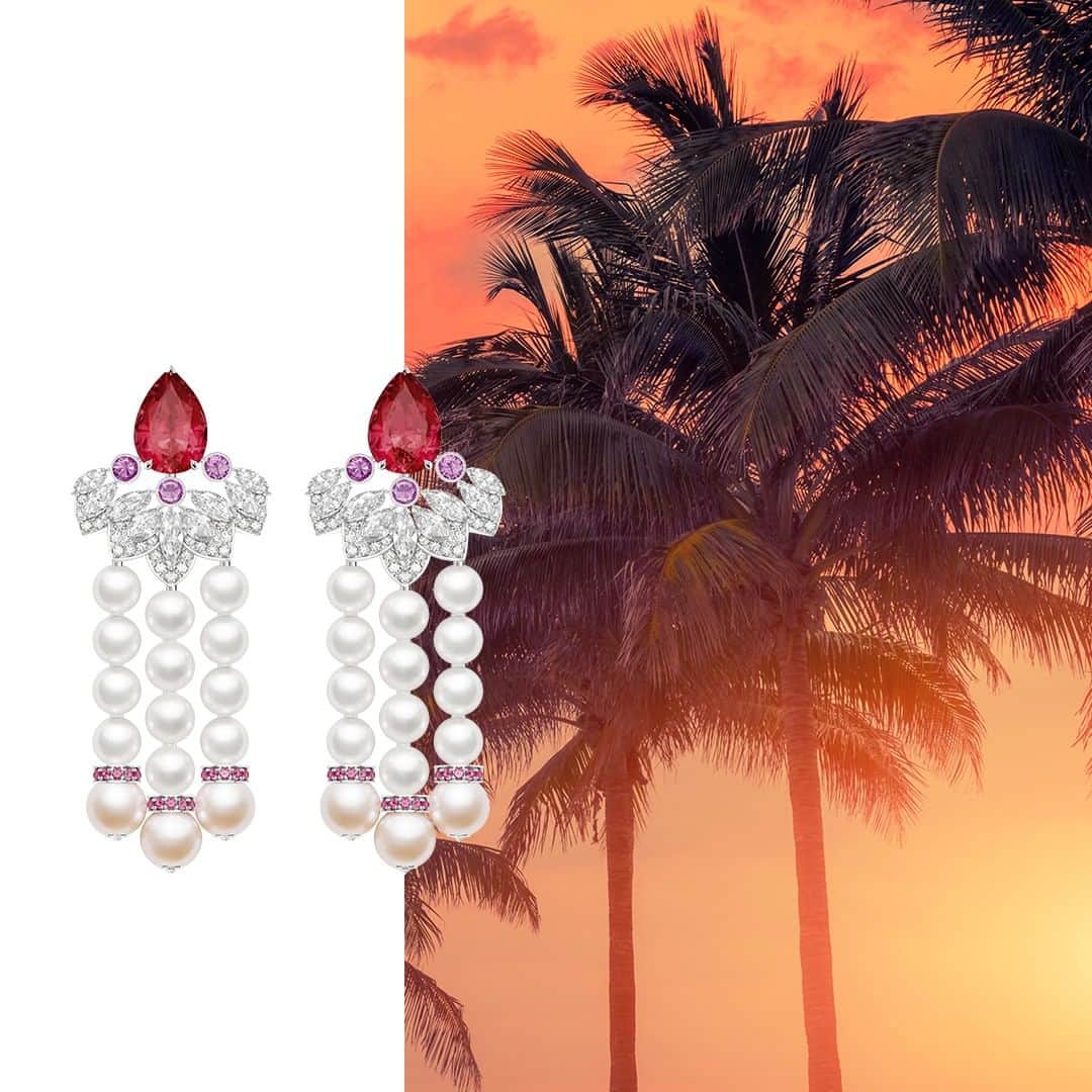 ピアジェさんのインスタグラム写真 - (ピアジェInstagram)「The Blooming Flora earrings play on the 𝒄𝒐𝒏𝒕𝒓𝒂𝒔𝒕𝒊𝒏𝒈 colours and textures of diamonds and pearls, pairing 𝒗𝒊𝒃𝒓𝒂𝒏𝒕 pear-shaped red spinels with 𝒑𝒖𝒓𝒆 white Akaya pearls. A winning combination of 𝑯𝒊𝒈𝒉 𝑬𝒍𝒆𝒈𝒂𝒏𝒄𝒆. - #PiagetWingsOfLight #Piaget #PiagetHighJewellery #PearlEarrings #HighJewellery #HighJewelry」7月9日 22時00分 - piaget