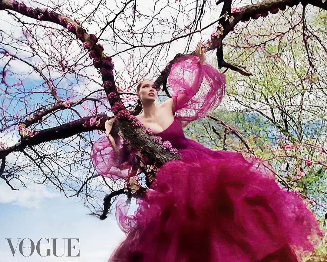 ValGarlandさんのインスタグラム写真 - (ValGarlandInstagram)「#repost @britishvogue The conditions the August 2020 issue of #BritishVogue was entirely unique, and for the main fashion story, #NickKnight and #KatePhelan orchestrated a shoot like no other. Calling on some of the world’s biggest models, together they captured the most charming looks of the season – all through the lens of Zoom. #BellaHadid’s vivid @MaisonValentino gown was shipped to Pennsylvania, where she hiked up her fuchsia layers to climb trees on the family farm, all while desperately trying to maintain her 4G connection. See the full story in the new issue, on newsstands and available for digital download now.  @BellaHadid photographed by Nick Knight @nick_knight and styled by @KPhelan123, with hair concept created by @SamMcKnight1 and make-up concept created by @TheValGarland. Production by @liberteproductions and retouching by @epilogueinc. . . . #Vogue #BritishVogue #VALidated #makeupdesignedbyValGarland #ValGarland #BellaHadid #NickKnight #KatePhelan #hairbysammcknight」7月9日 22時00分 - thevalgarland