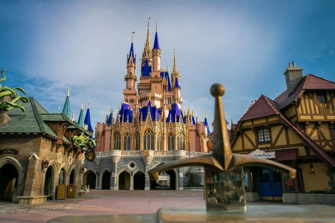 Walt Disney Worldのインスタグラム：「Cinderella Castle at #MagicKingdom Park is currently in the process of receiving a royal makeover and the work is nearly complete! Check out this first look! #DisneyMagicMoments ✨」