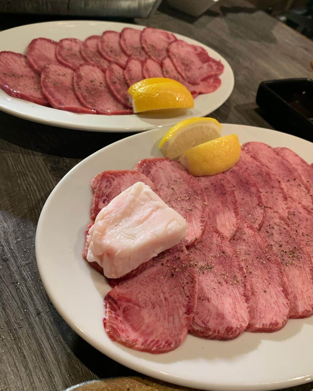 大川藍のインスタグラム：「この時間が1番幸せ🤍 かんてき食べてる時、いつも 生きててよかったぁって心底おもう🥺  毎日食べたい。。  #神戸焼肉かんてき#かんてき#焼肉#いつもの#ご飯より#100倍#食べれちゃう#永遠に#食べれる#魔法#お肉#大好き#幸せ#最高」