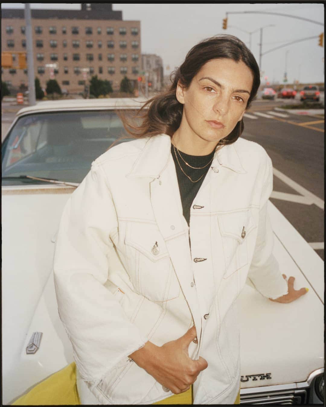 ラグ&ボーンのインスタグラム：「ROCKAWAY. Iconic NYC beach and year-round surf town. @chris.rhodes captures local Rockaway portraits featuring our High Summer collection.  ​ Pictured: @lo_nessy, set designer, prop stylist for film/television and a community mutual aid organizer.」