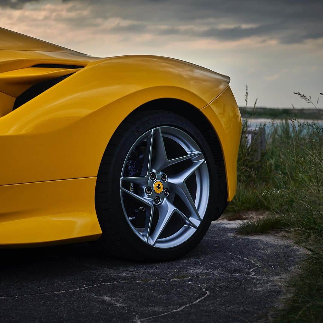 Ferrari USAさんのインスタグラム写真 - (Ferrari USAInstagram)「An exterior in Giallo Modena to highlight the sensual lines of the #FerrariF8Spider. Which color would you choose? #Ferrari #Details」7月9日 22時08分 - ferrariusa