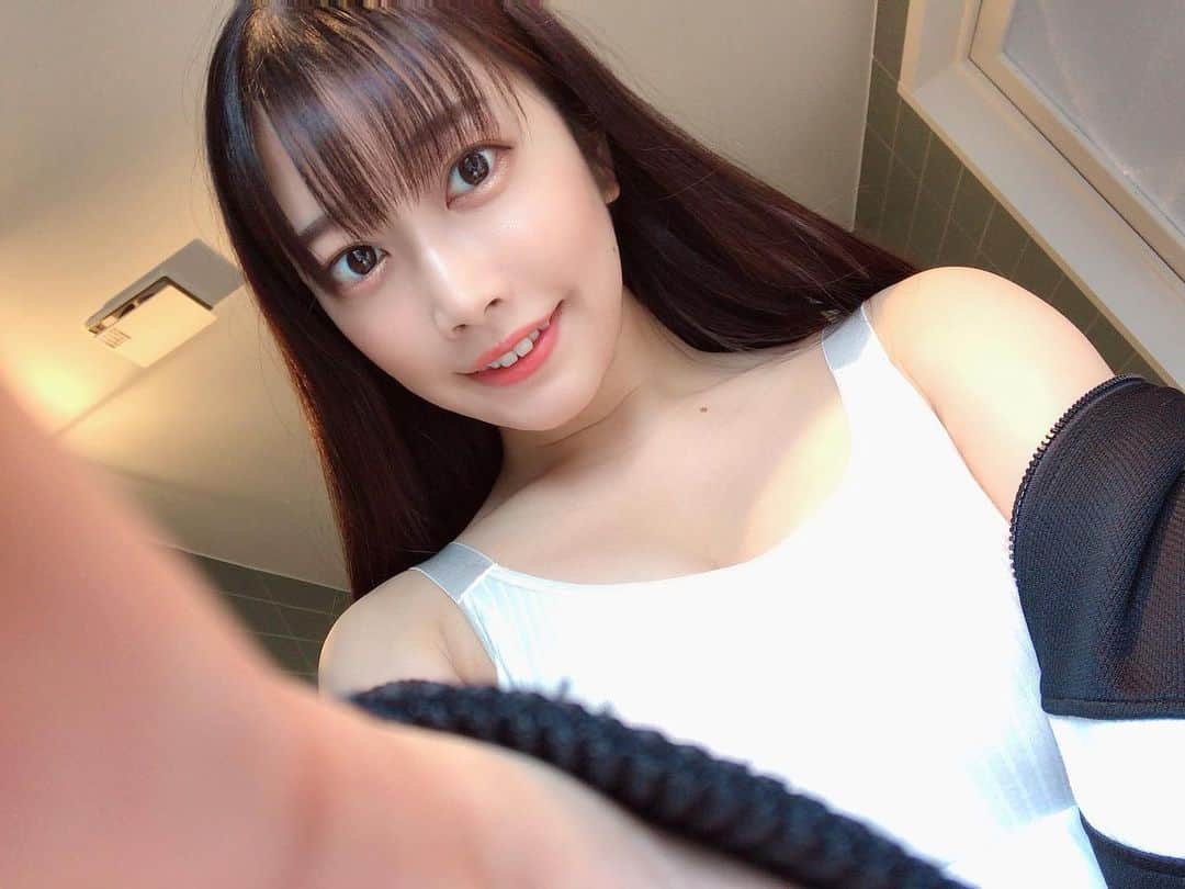 西井綾音のインスタグラム：「. . . ジャージ💪💪 . . . . . . . . . Please follow me 💓💓 . . . . . . . . #西井綾音 #グラビア #ジム女子 #スポーツ女子 #コスプレ #コスプレイヤー #インスタグラビア #撮影会モデル  #ジムウェア #くびれ #レースクイーン  #cosplay  #cosplaygirl #cosplayer  #idol #animecosplay #kawaii #kawaiigirl  #japanesegirl #model #anime  #lfl #likeforfollow #l4l #角色扮演  #动漫 #코스프레 #性感」