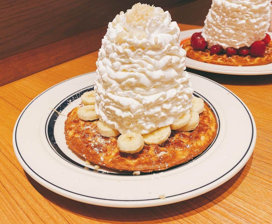 仲村和泉のインスタグラム：「甘いものってたま〜に食べたくなるよね☺︎﻿ ﻿ ﻿ #エッグスシングス #ワッフル #スイーツ #過去pic」