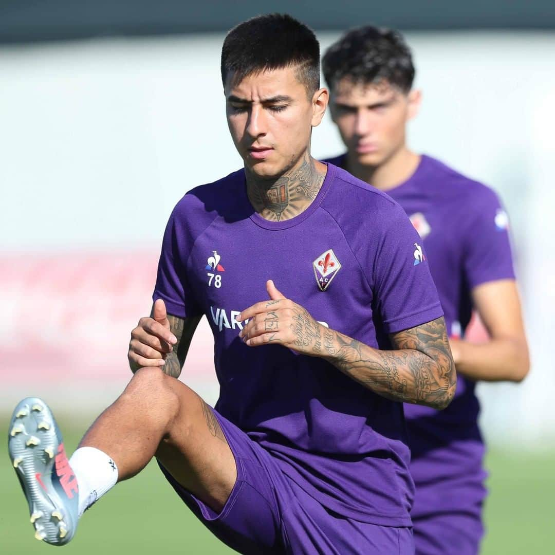 ACFフィオレンティーナさんのインスタグラム写真 - (ACFフィオレンティーナInstagram)「Training 👊📸  #ForzaViola 💜 #Fiorentina #ACFFiorentina #Castrovilli #Ceccherini #Kouame #Pulgar」7月9日 22時23分 - acffiorentina